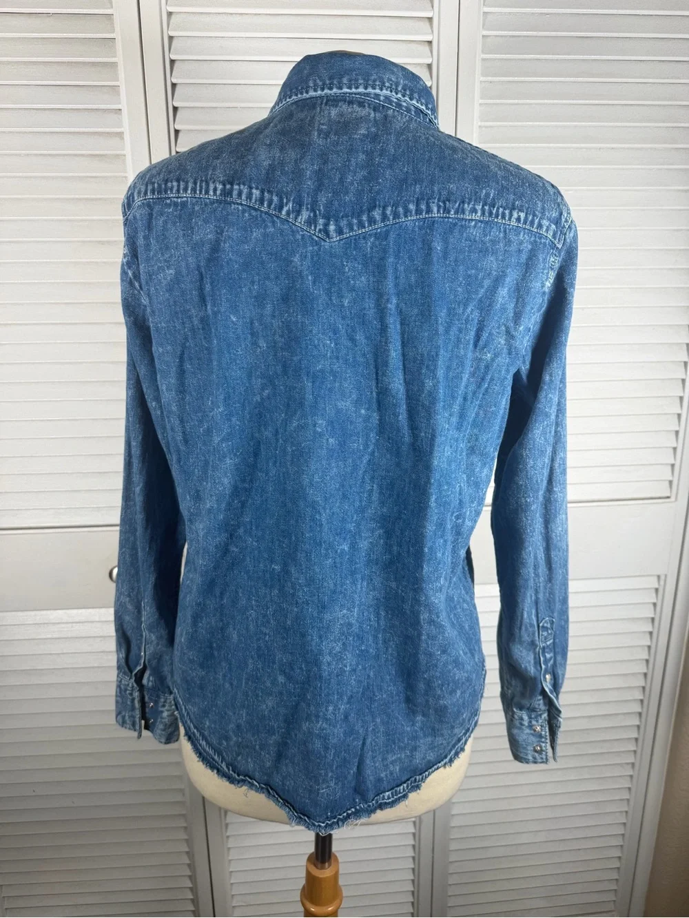Levi's Classic Fit‎ Western Denim Snap Shirt Blue Long Sleeve Pearl Snaps L